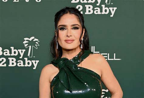 desnuda mexicana|Salma Hayek comparte ardientes fotos en las que posa sin ropa